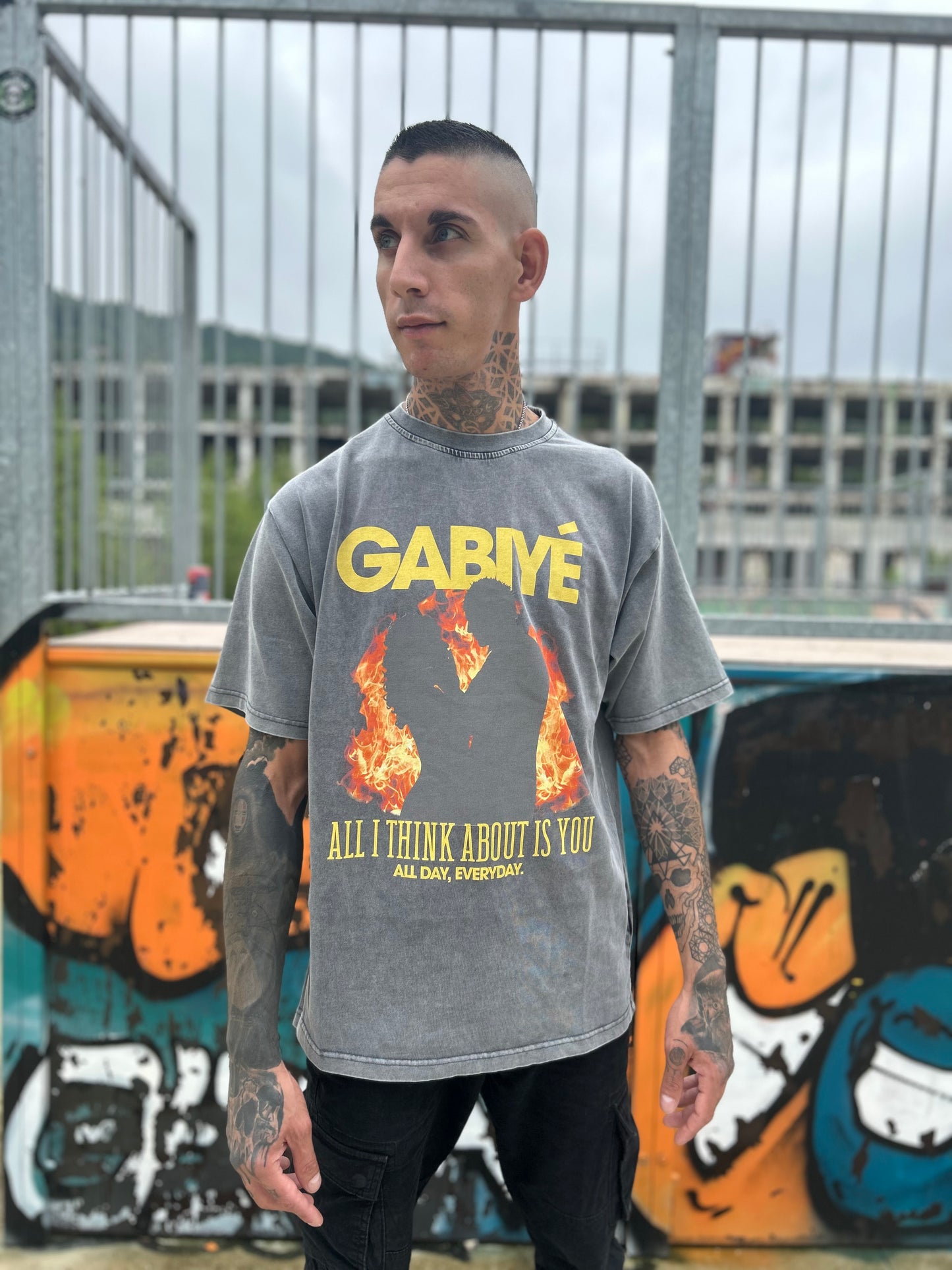 Sweat homme femme Stussy - Lacoste - Kenzo - Gabiye - Cruel Pancake - Hugo Philip - Caroline Receveur - Hearts on Fire- soles été 2024 - T shirt Grey - All I think about is you